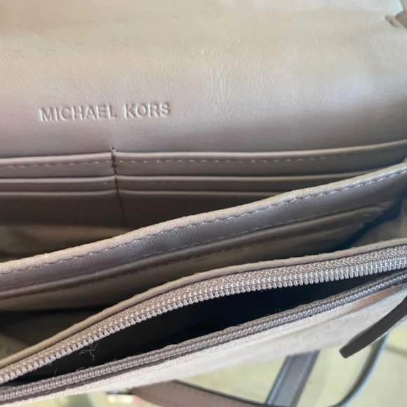 Authentic Michael Kors Bag - Picture 8 of 9